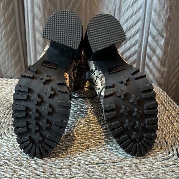 Like new Dolce Vita Ayleen snakeskin lace up zip up boots size 9.5 snake skin - Picture 5 of 15